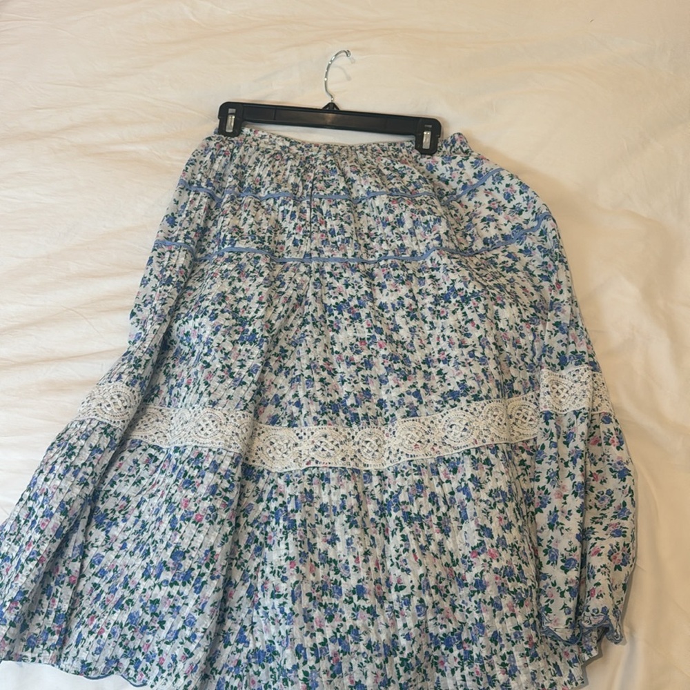 LoveShackFancy - Picture 4 of 5